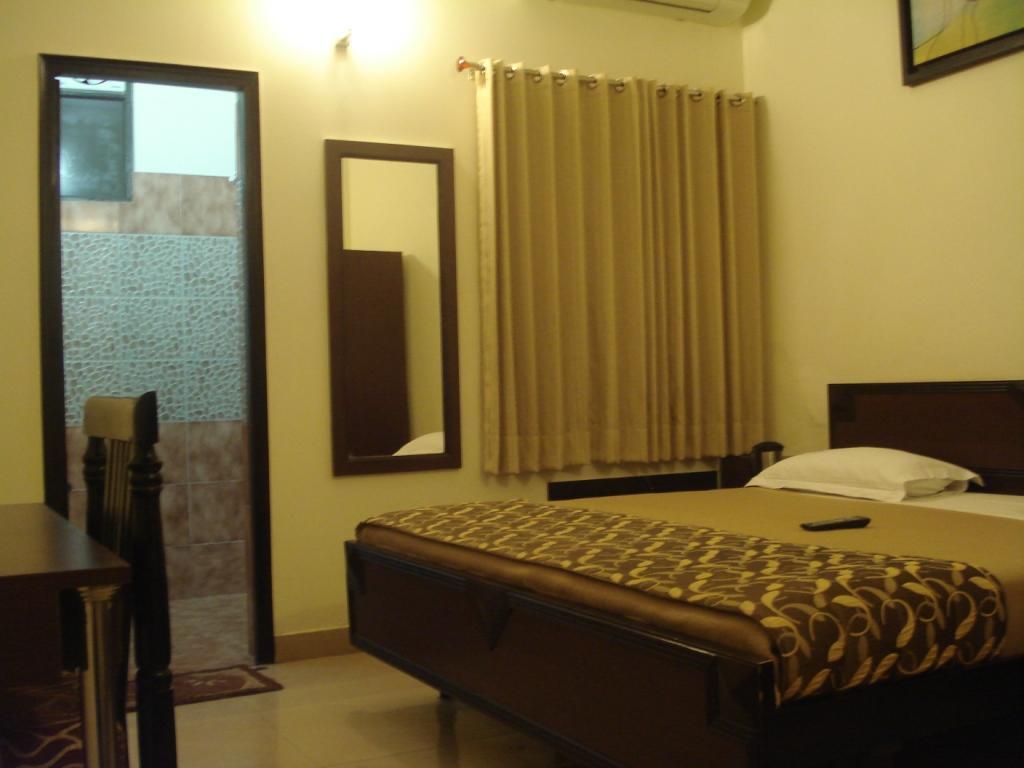 Hotel Utsav Dehradun Eksteriør bilde