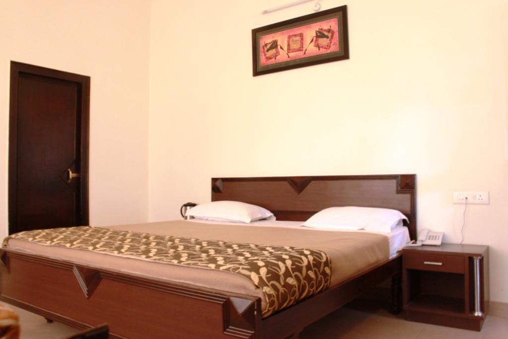Hotel Utsav Dehradun Eksteriør bilde